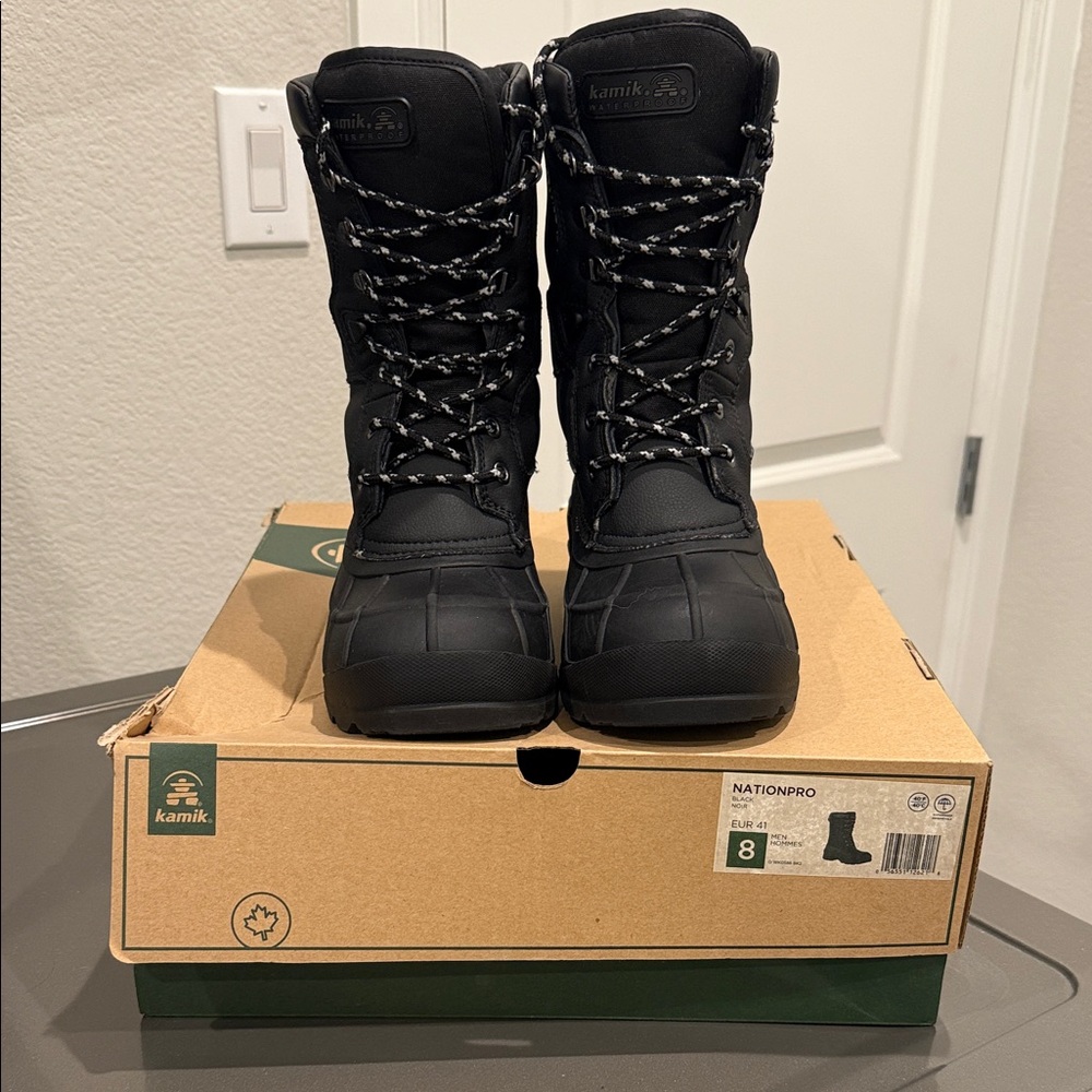 Kamik Men’s Black Lace-Up Boots size 8